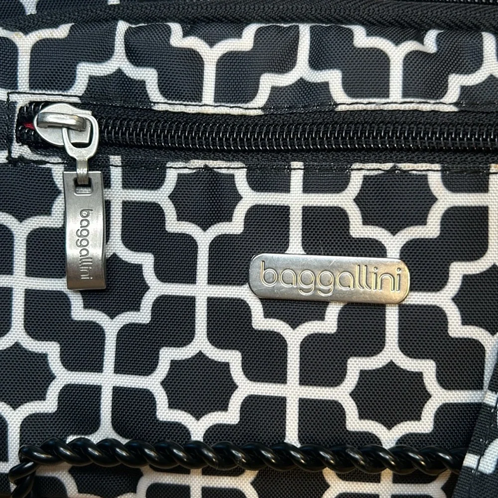 Baggalini Crossbody With Front Wallet - Picture 3 of 12